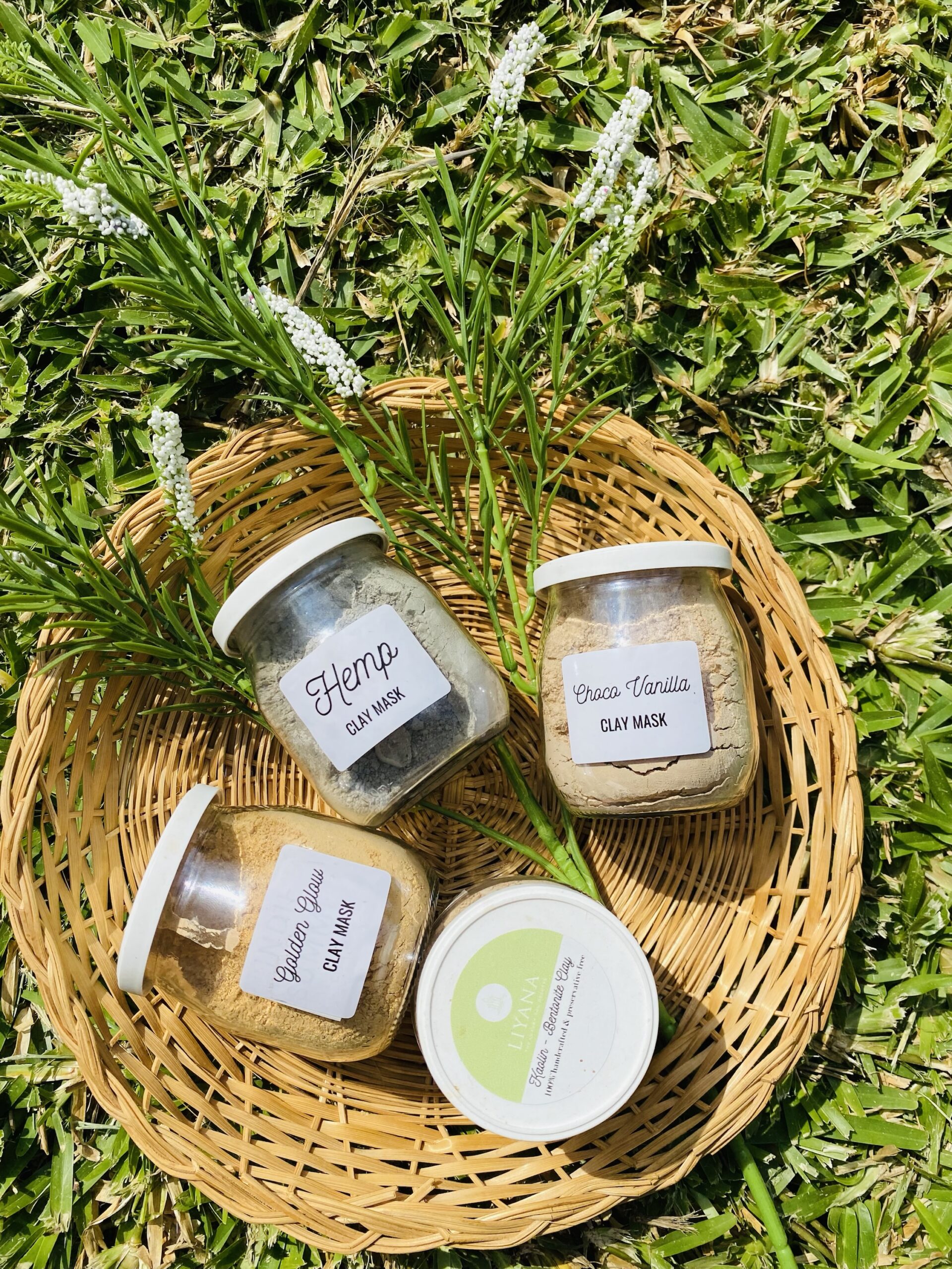 Bentonite clay mask by Liyana (golden glow)